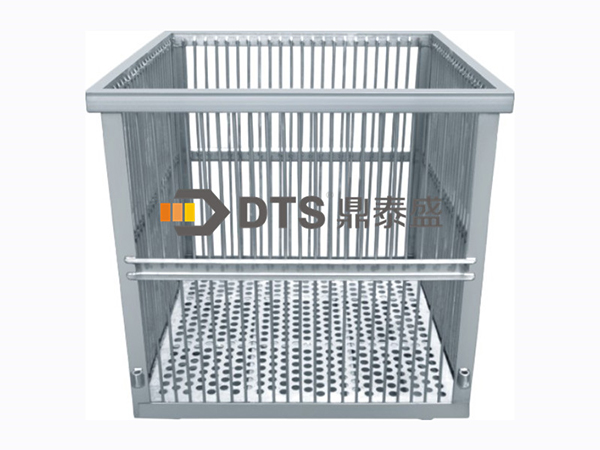 Dedicated basket for water spray retort